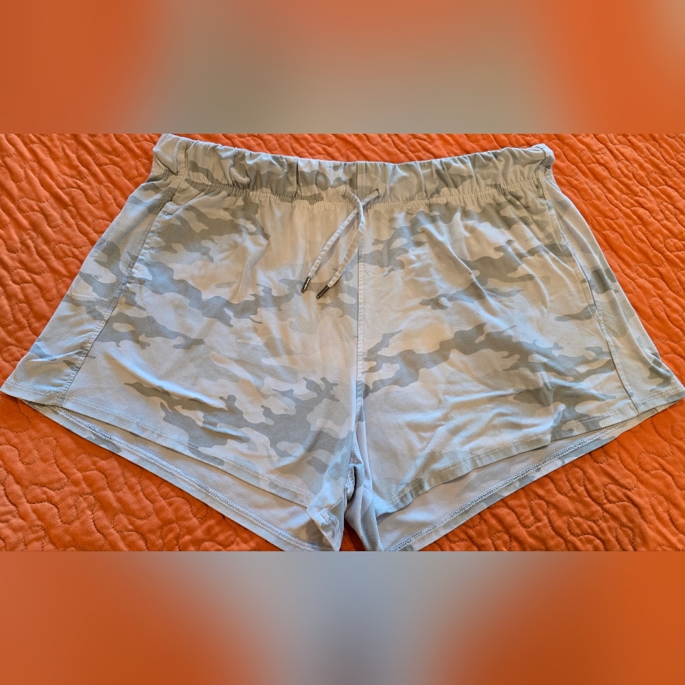 Athletic Works Women's Gray Camouflage Knit Shorts With Pockets Size 20